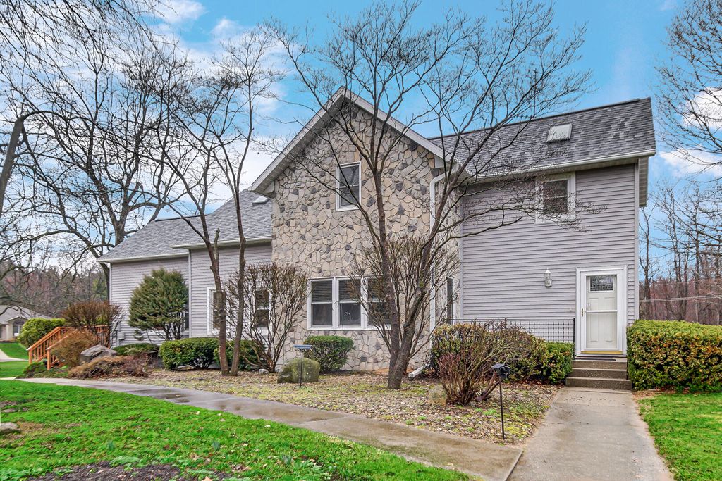 Photo of 2992 N Tiffany Drive, La Porte, IN 46350 (MLS # 835436)