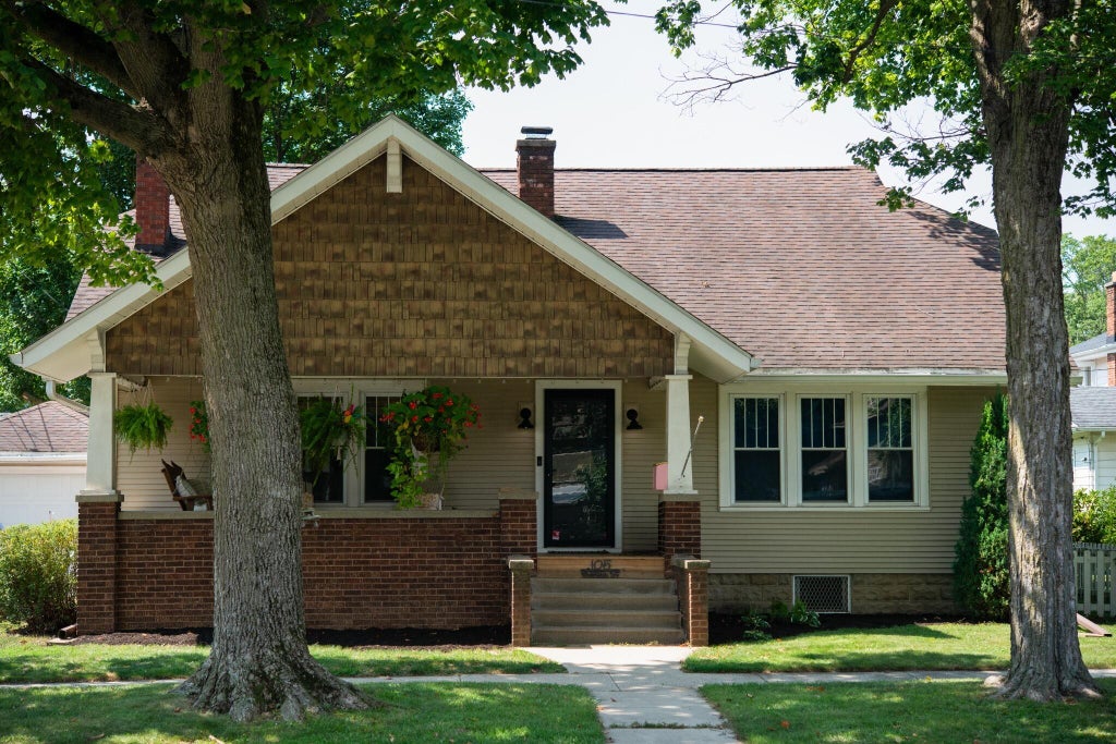 Photo of 105 N Greenwich Street, Valparaiso, IN 46383 (MLS # 844784)