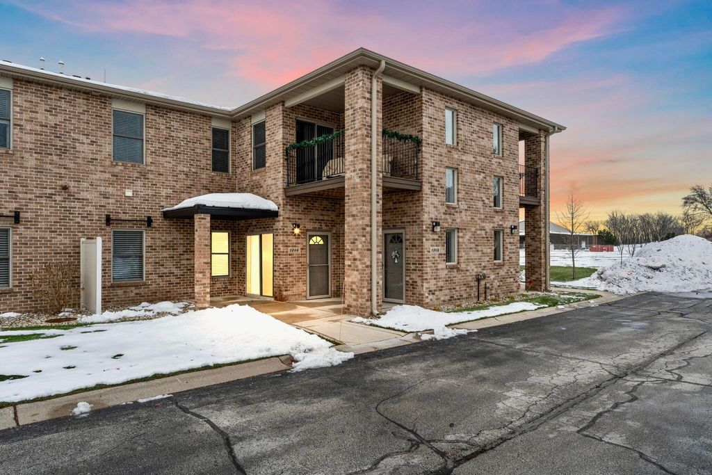 Photo of 1346 Parke Drive, Crown Point, IN 46307 (MLS # 832958)