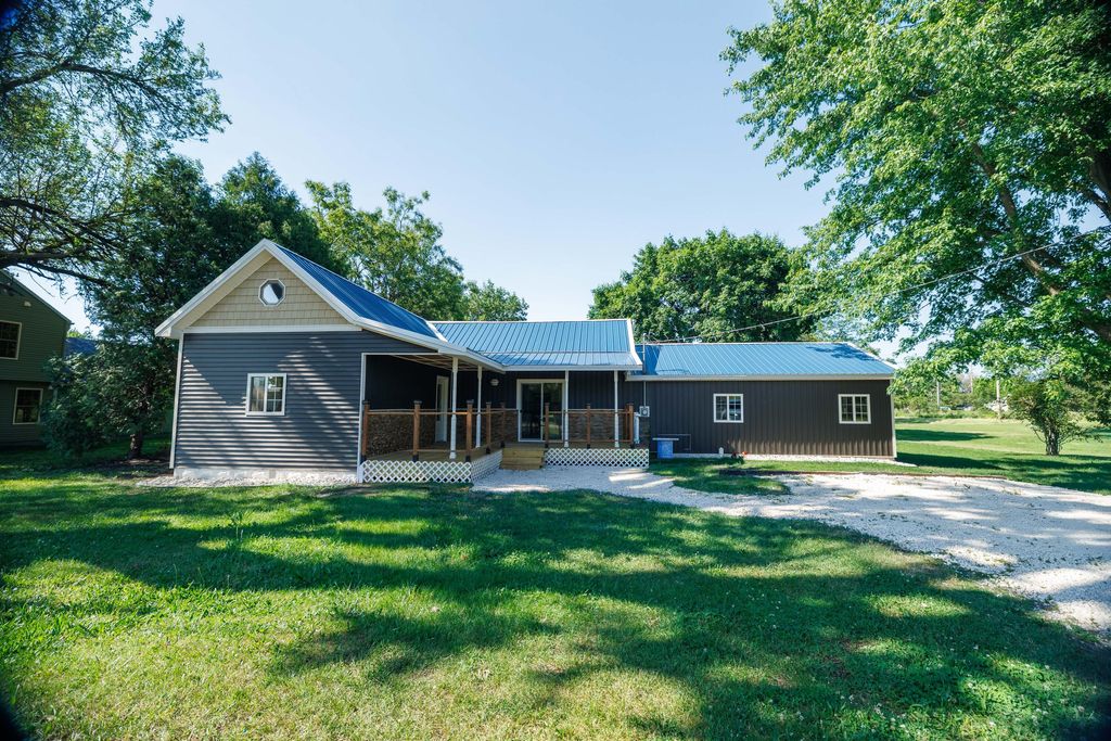 Photo of 110 W Allen Street, Kentland, IN 47951 (MLS # 839835)