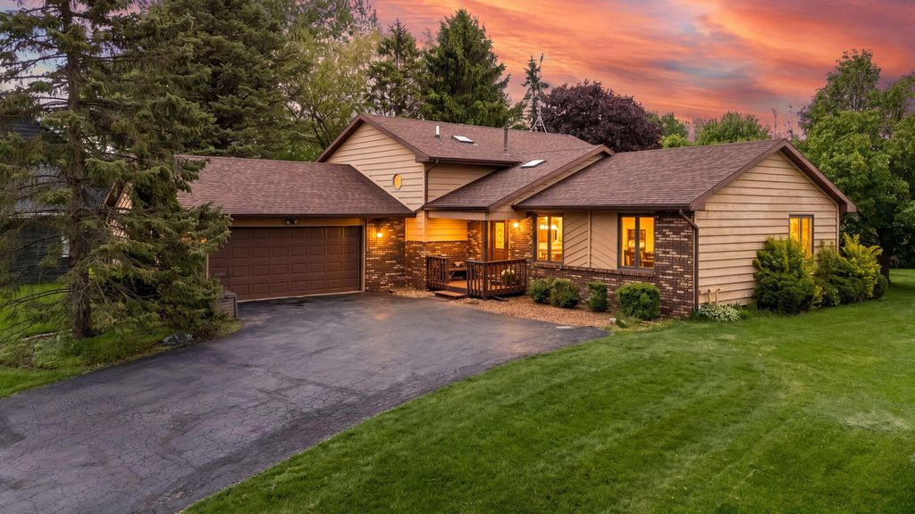 Photo of 502 Fordwick Lane, Valparaiso, IN 46383 (MLS # 838858)