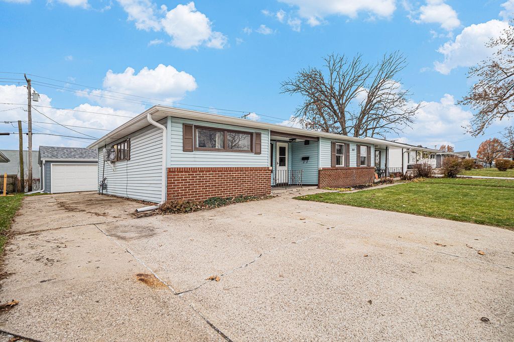 Photo of 217 Crestview Lane, Crown Point, IN 46307 (MLS # 831213)