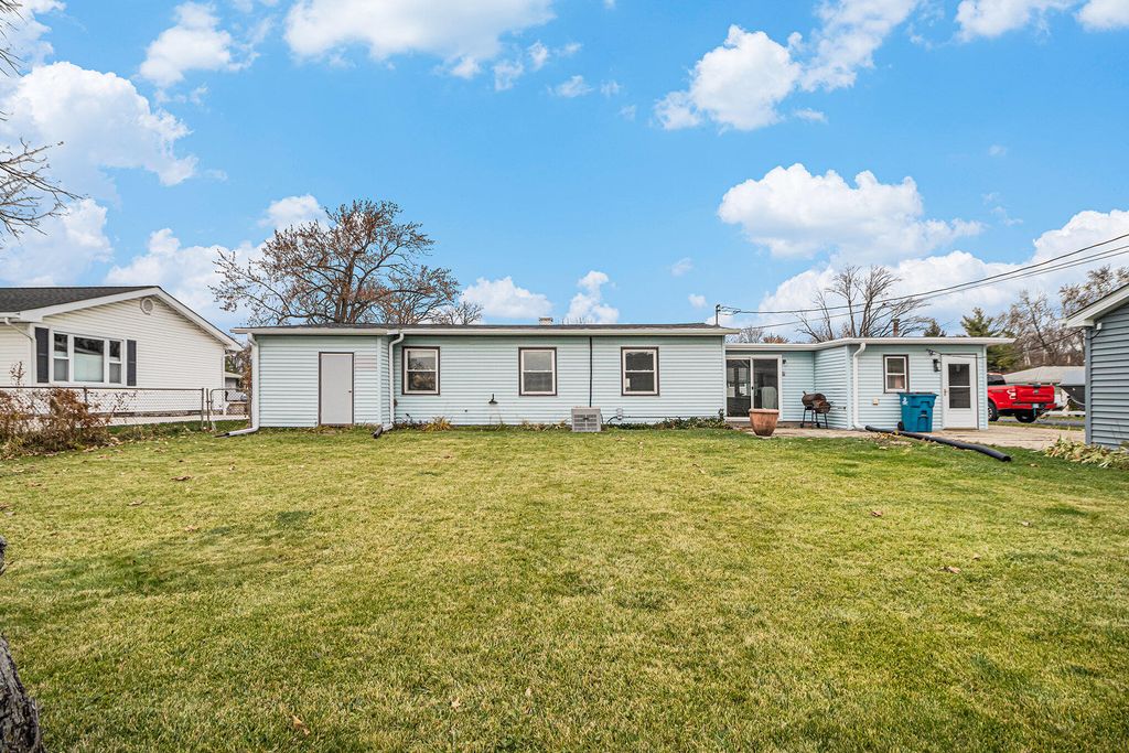 Photo of 217 Crestview Lane, Crown Point, IN 46307 (MLS # 831213)