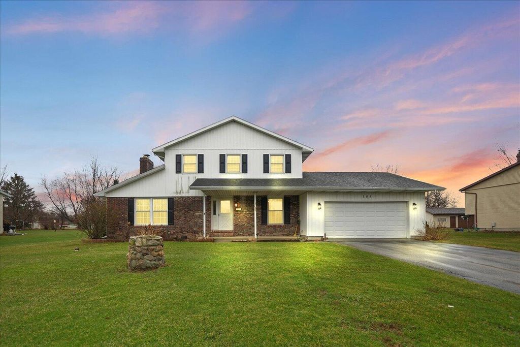 Photo of 188 Goodview Drive, Valparaiso, IN 46385 (MLS # 835382)