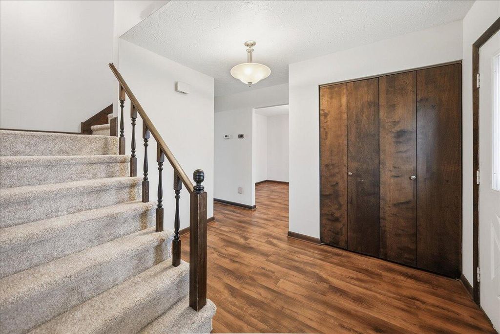 Photo of 188 Goodview Drive, Valparaiso, IN 46385 (MLS # 835382)