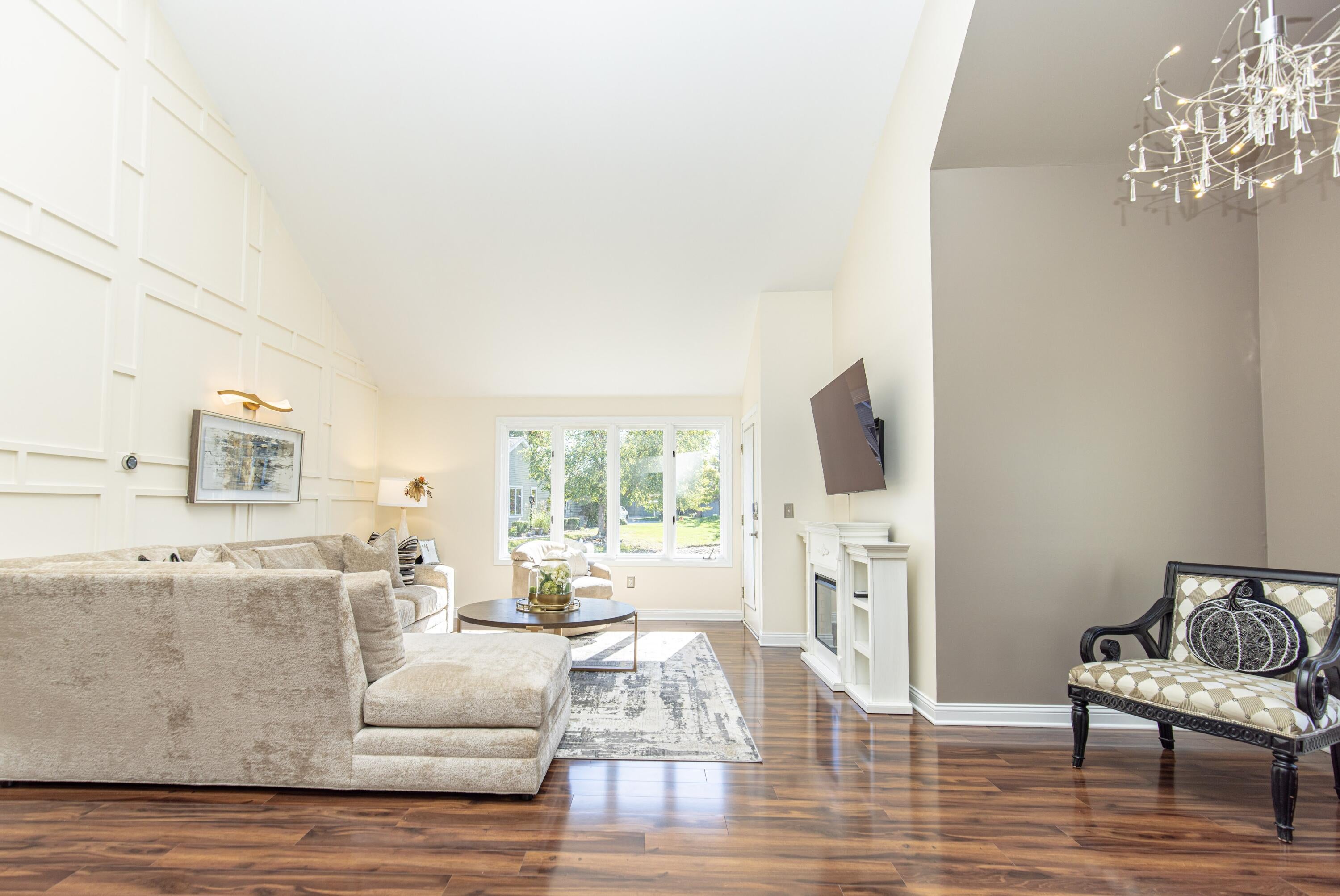 607 W 93rd Court