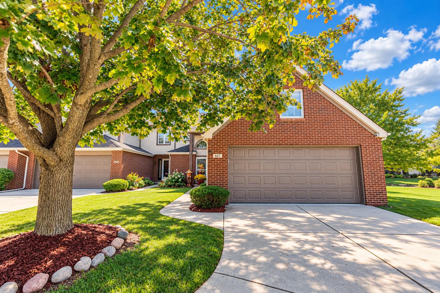 607 W 93rd Court