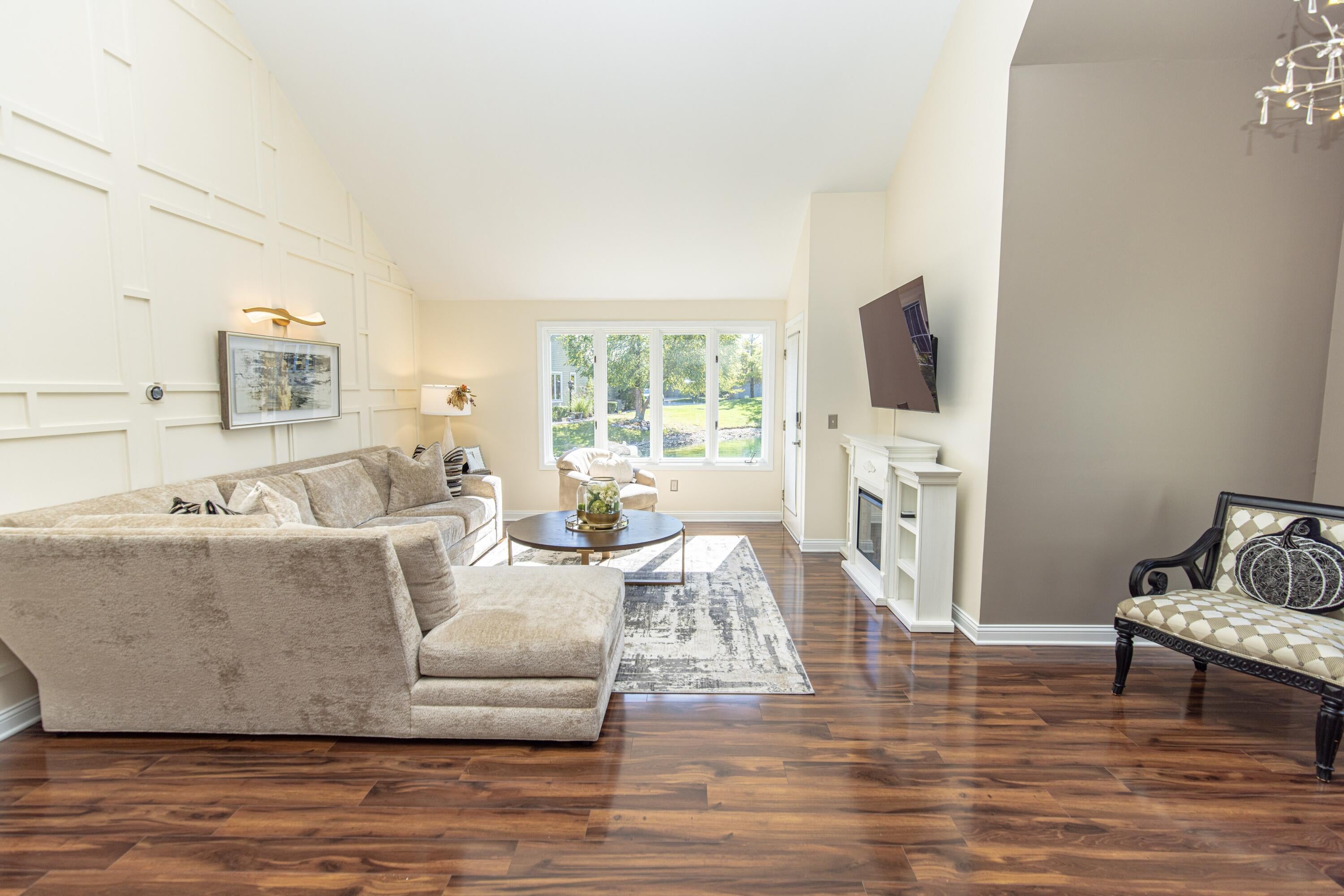 607 W 93rd Court