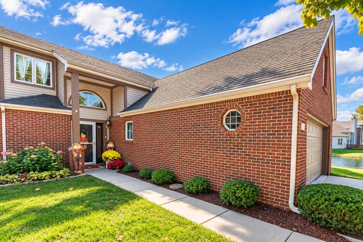 607 W 93rd Court