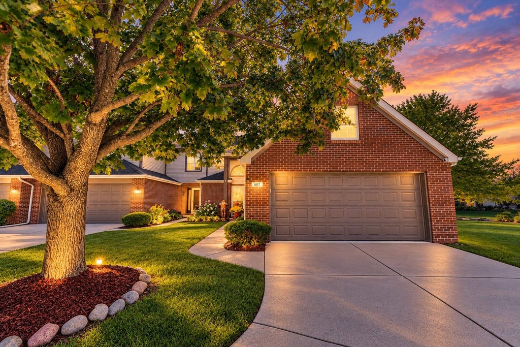 Photo of 607 W 93rd Court, Crown Point, IN 46307 (MLS # 846803)