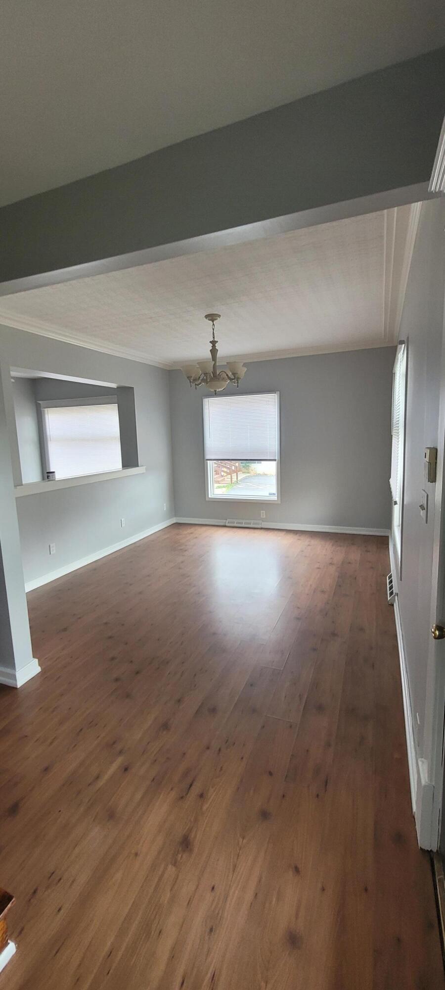 108-122 W Commercial Avenue