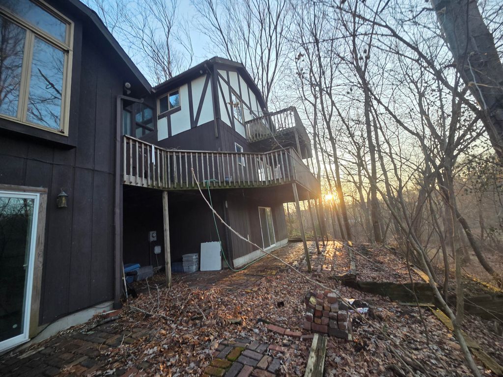 Photo of 401 Shorewood Court, Valparaiso, IN 46385 (MLS # 832547)