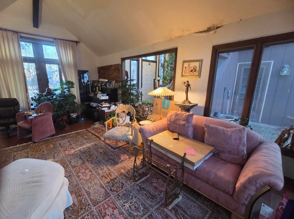 Photo of 401 Shorewood Court, Valparaiso, IN 46385 (MLS # 832547)