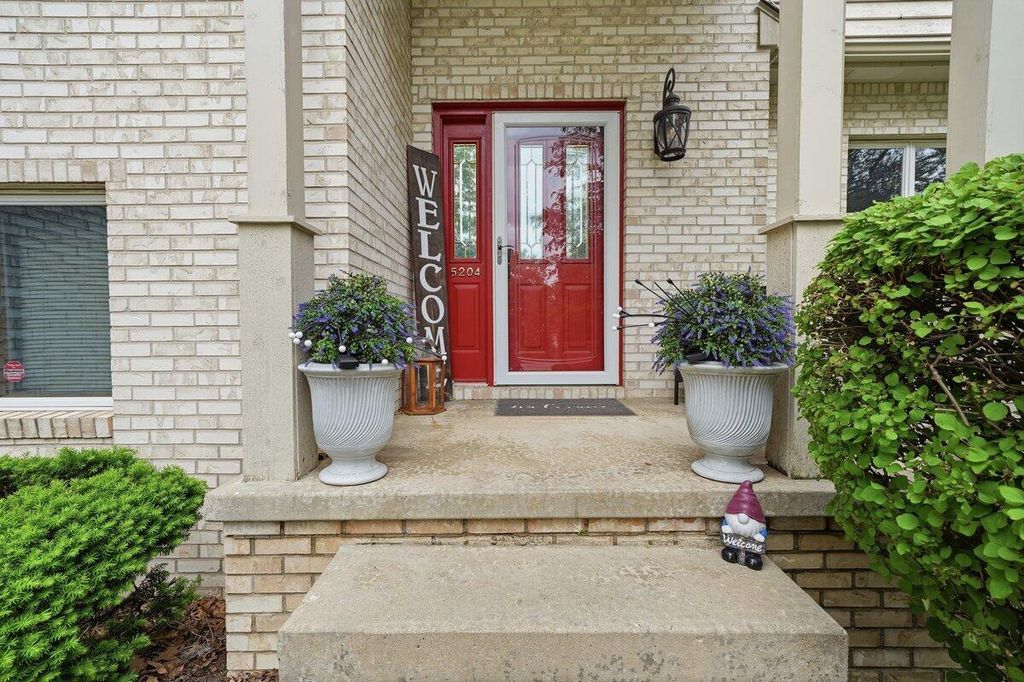 Photo of 5204 Woodmere Court, Valparaiso, IN 46383 (MLS # 839265)