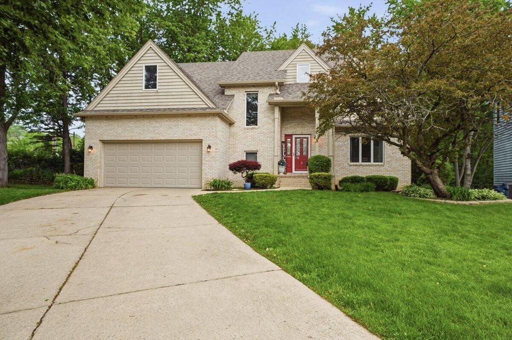 Photo of 5204 Woodmere Court, Valparaiso, IN 46383 (MLS # 839265)