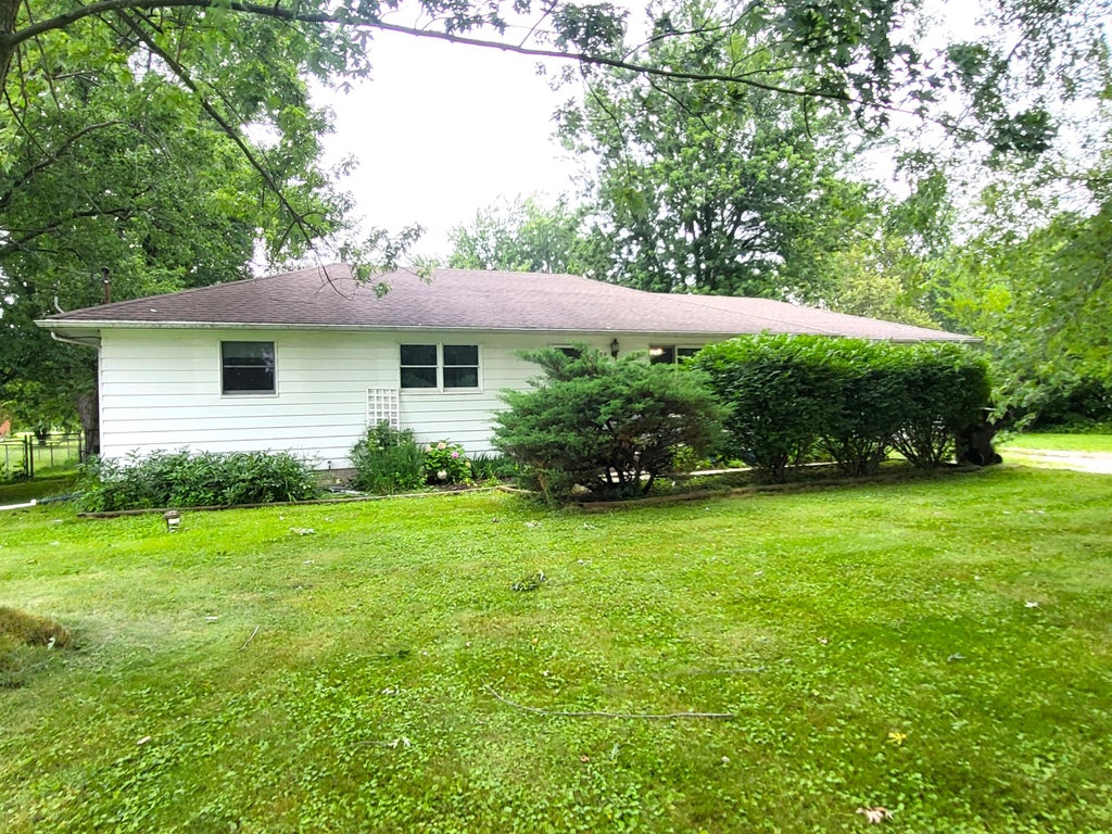 Photo of 268 S State Rd 2, Hebron, IN 46341 (MLS # 843036)