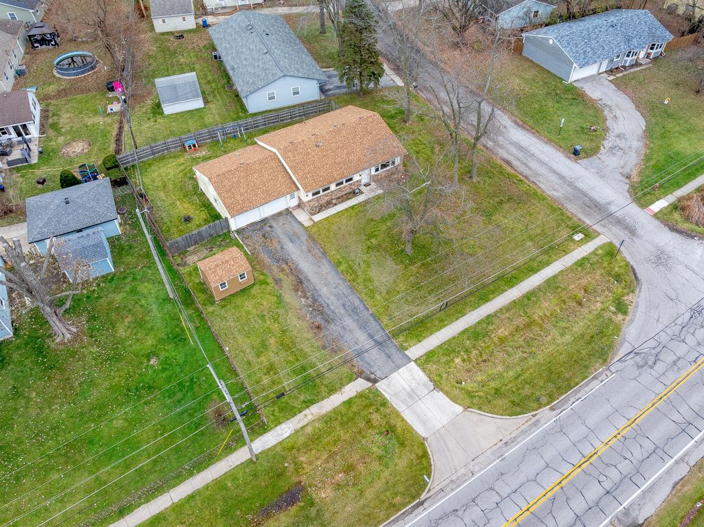 Photo of 785 Mccool Road, Valparaiso, IN 46385 (MLS # 831093)