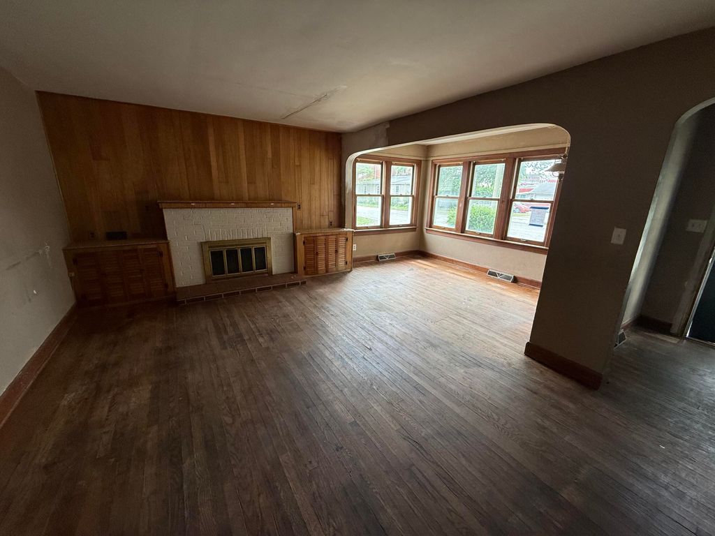 Photo of 118 W Spring Street, Winamac, IN 46996 (MLS # 839720)