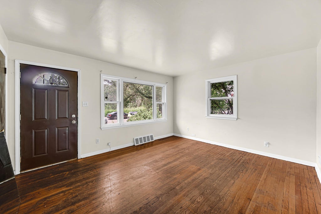 Photo of 621 Colfax Street, Gary, IN 46406 (MLS # 844655)