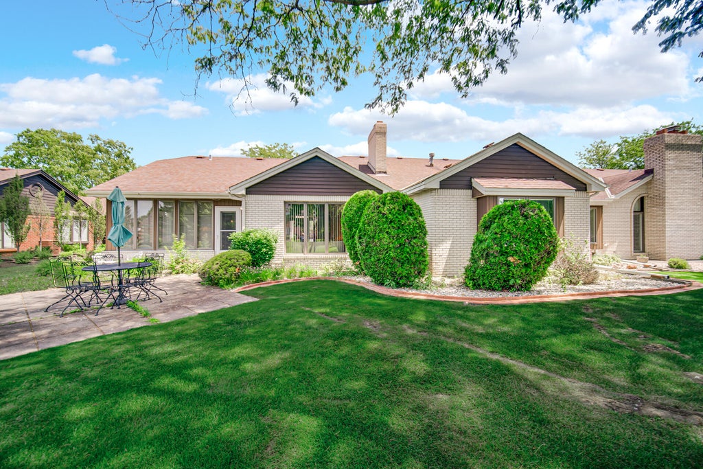 Photo of 32 Gleneagles Drive, Schererville, IN 46375 (MLS # 840291)