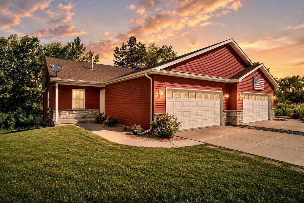 Photo of 17302 Brookwood Drive, Lowell, IN 46356 (MLS # 840909)