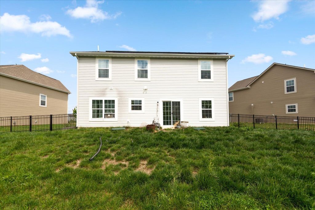 Photo of 1555 N Creekwater Pass, Greenfield, IN 46140 (MLS # 838402)