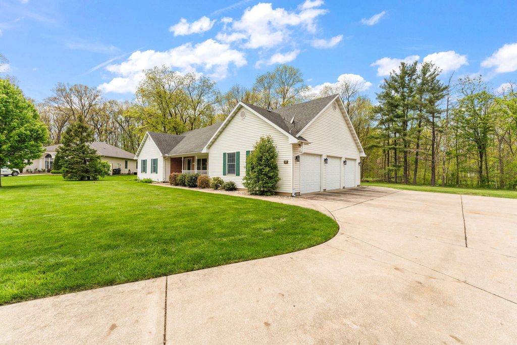 Photo of 441 Summerhill Place, Valparaiso, IN 46385 (MLS # 838526)