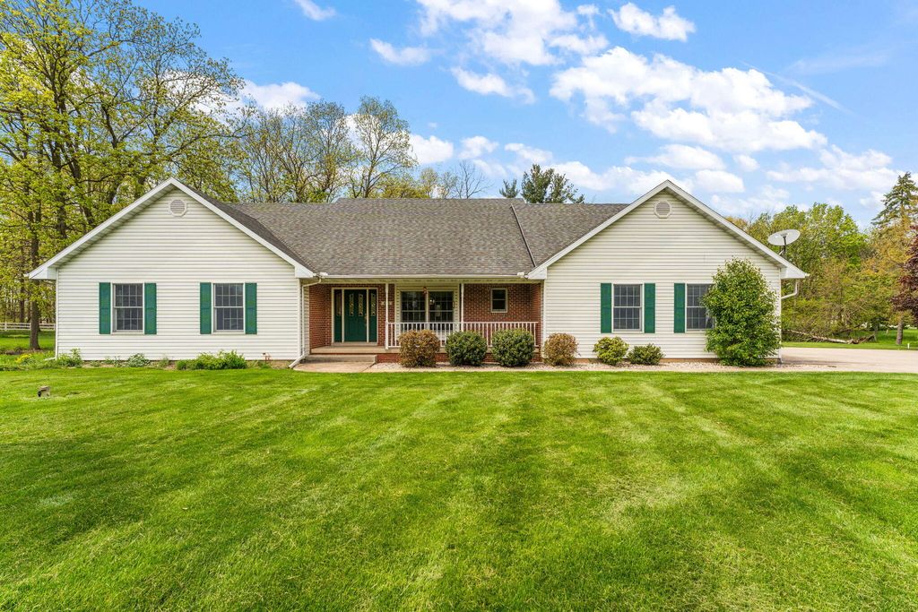 Photo of 441 Summerhill Place, Valparaiso, IN 46385 (MLS # 838526)