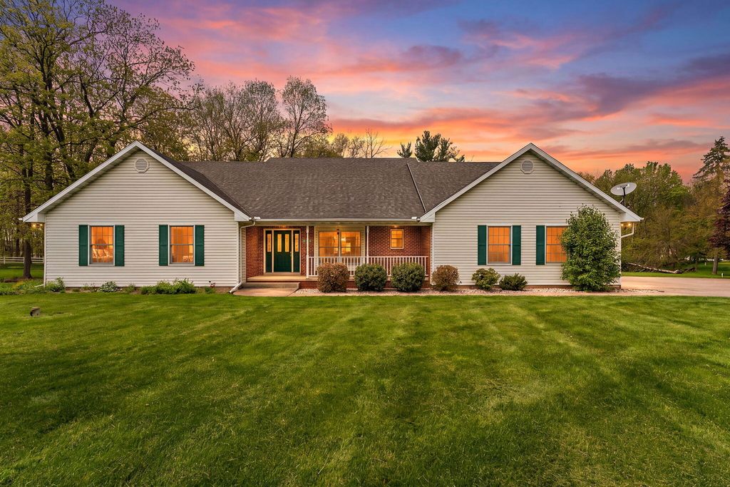 Photo of 441 Summerhill Place, Valparaiso, IN 46385 (MLS # 838526)
