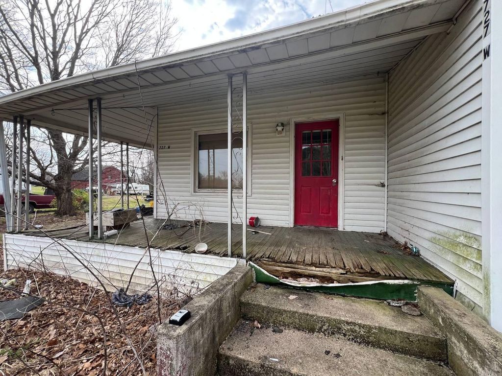 Photo of 727 W State Road 246, Clay City, IN 47841 (MLS # 836473)