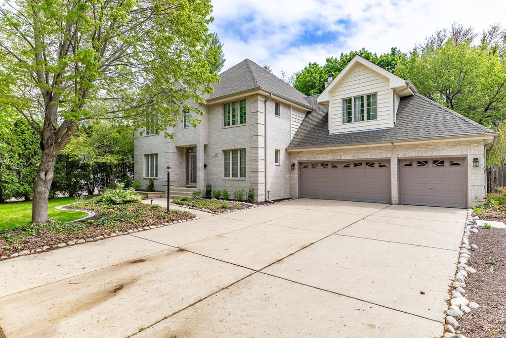 Photo of 8407 Beech Avenue, Munster, IN 46321 (MLS # 835994)