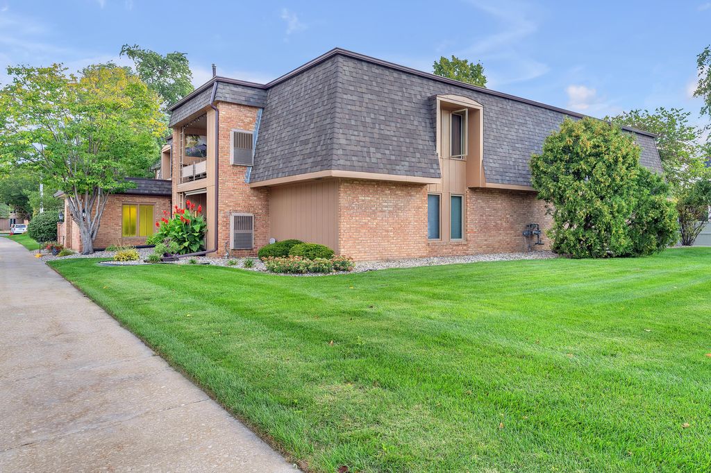 Photo of 8745 Janeway Court #J3, Munster, IN 46321 (MLS # 831660)