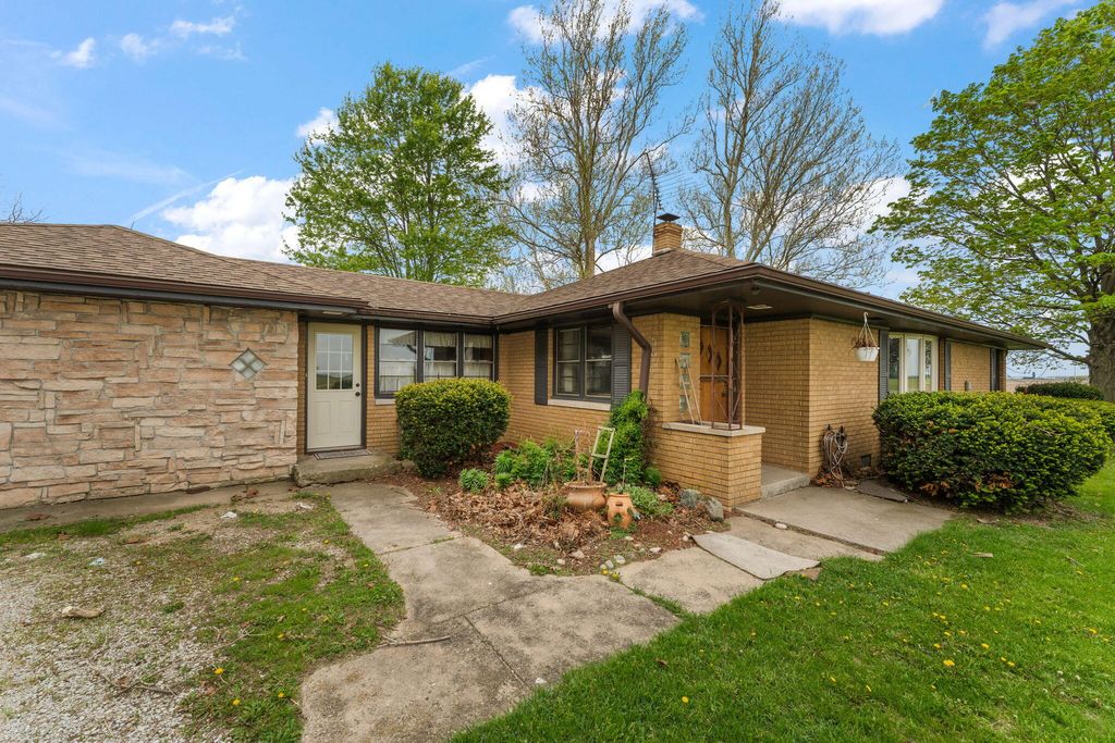 Photo of 11430 W State Road 8, La Crosse, IN 46348 (MLS # 838059)