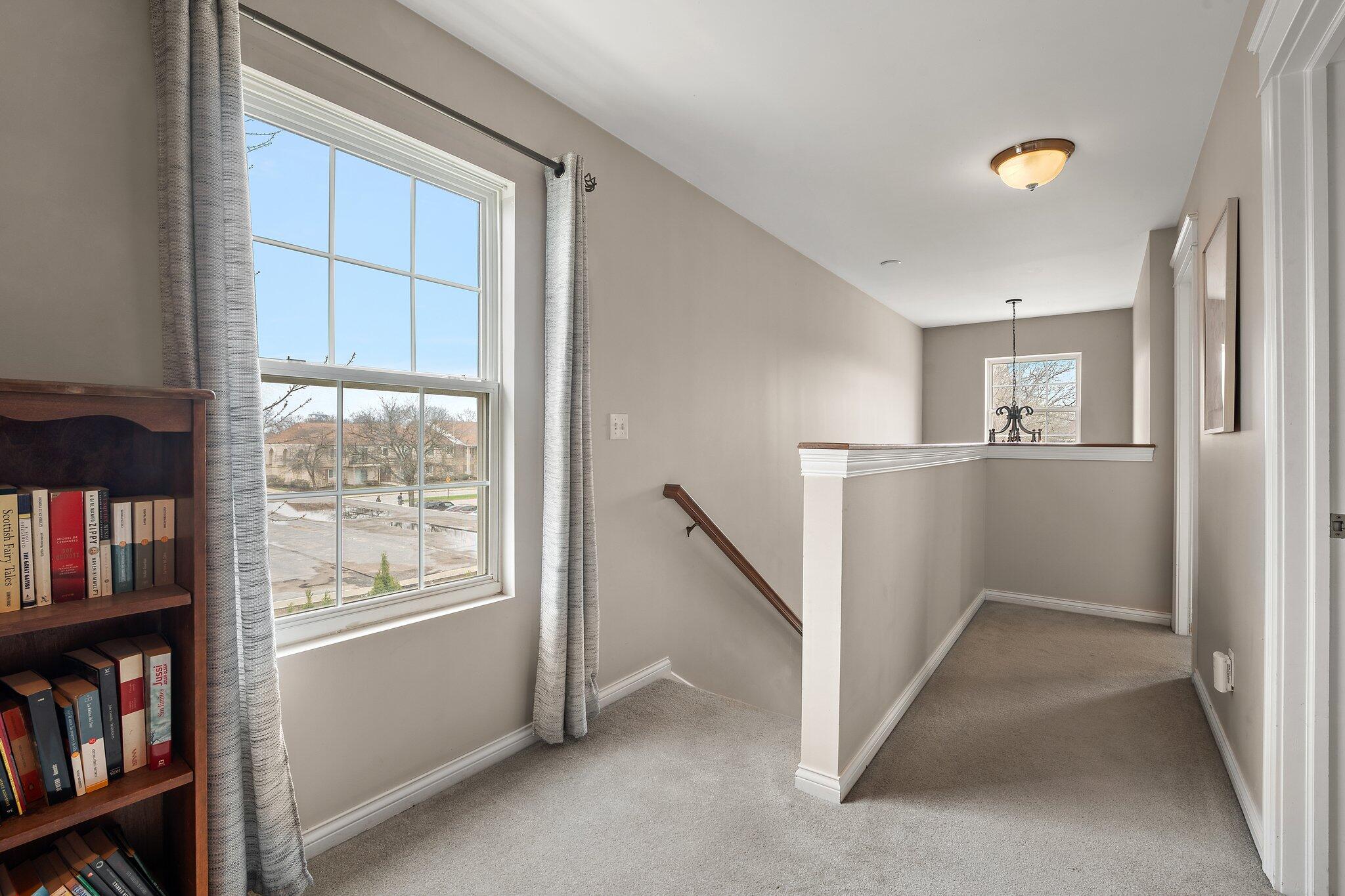 Valparaiso, Indiana 46383, United States, 3 Bedrooms Bedrooms, ,3 BathroomsBathrooms,Residential,Pending,105719