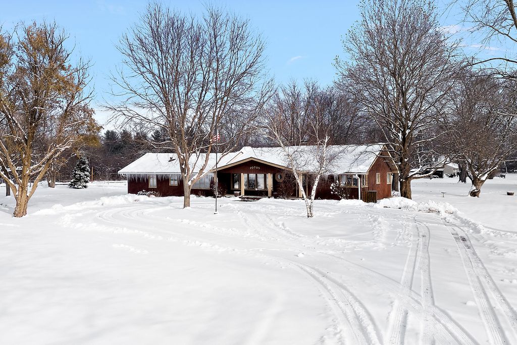 Photo of 10705 Lane Street, Crown Point, IN 46307 (MLS # 831487)