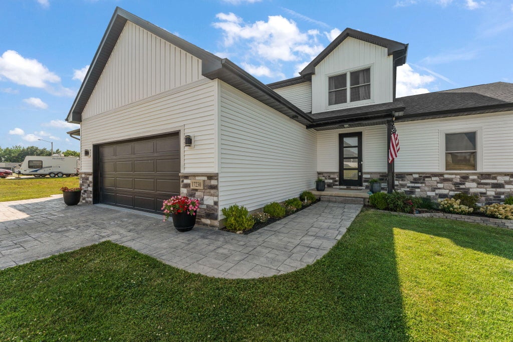 Photo of 17230 Brookwood Drive, Lowell, IN 46356 (MLS # 842354)
