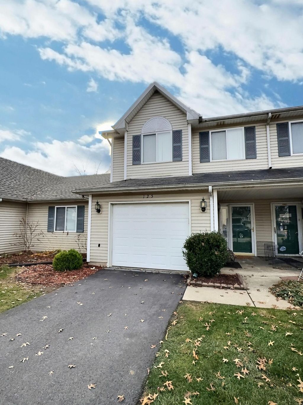 Photo of 125 Beacon Drive, Hobart, IN 46342 (MLS # 831332)