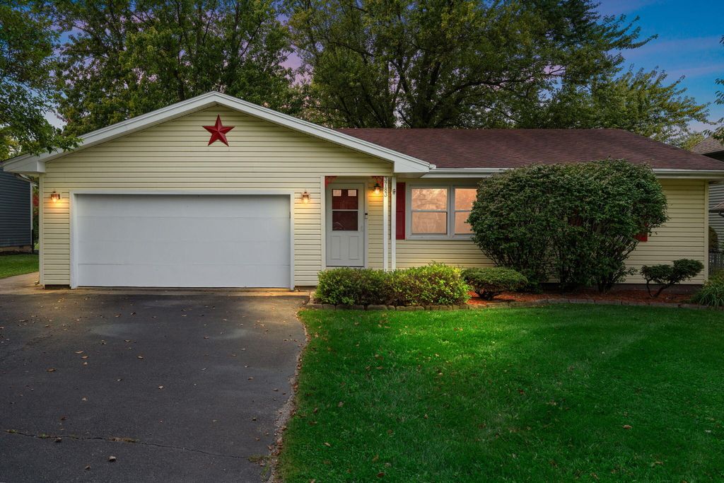 Photo of 3783 Kingsway Drive, Crown Point, IN 46307 (MLS # 829336)