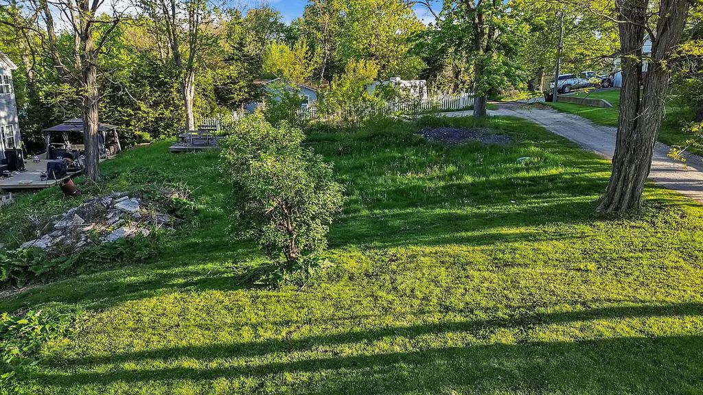 Photo of 22 S Kenworthy Street, Valparaiso, IN 46385 (MLS # 838788)