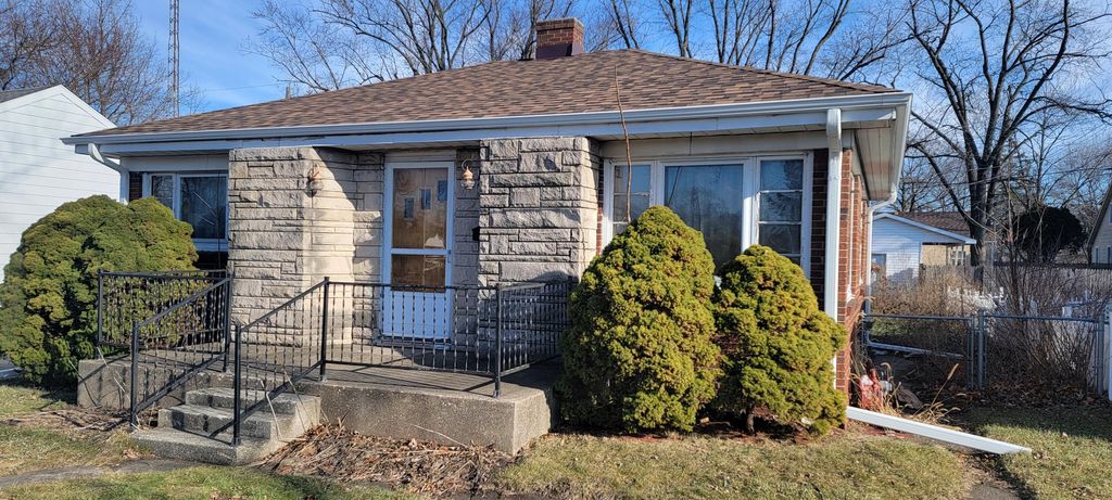 Photo of 1410 Oak Street, Michigan City, IN 46360 (MLS # 832529)