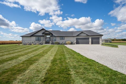 526 S 250 W Valparaiso IN 46385