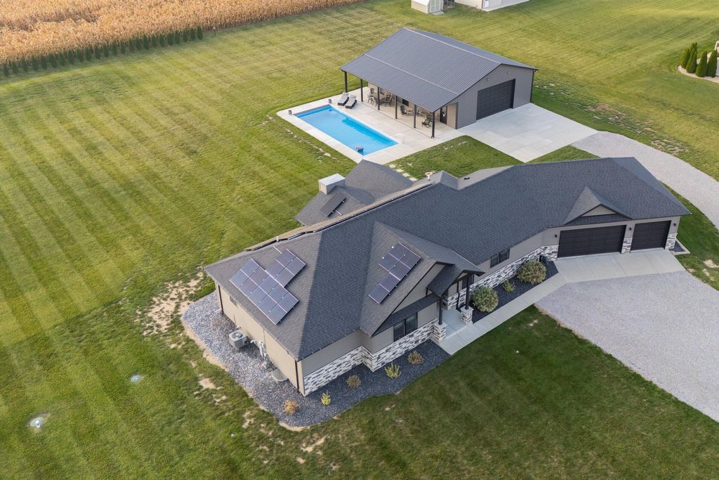 Photo of 526 S 250 W, Valparaiso, IN 46385 (MLS # 829352)