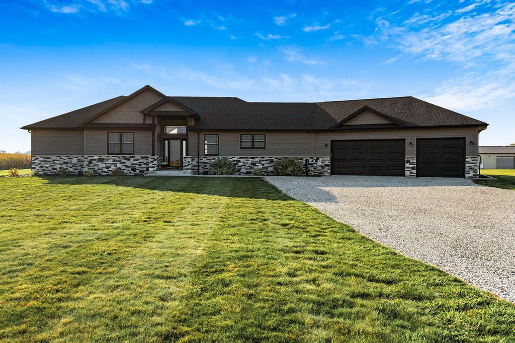 Photo of 526 S 250 W, Valparaiso, IN 46385 (MLS # 829352)