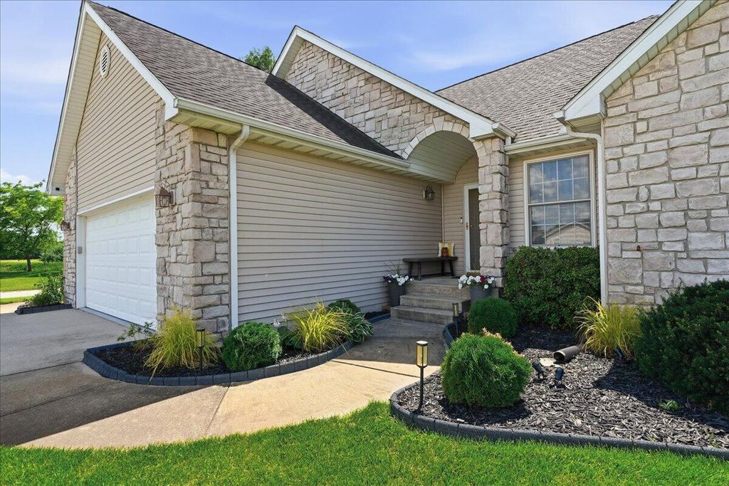 Photo of 518 Golden Rain Court, DeMotte, IN 46310 (MLS # 841008)