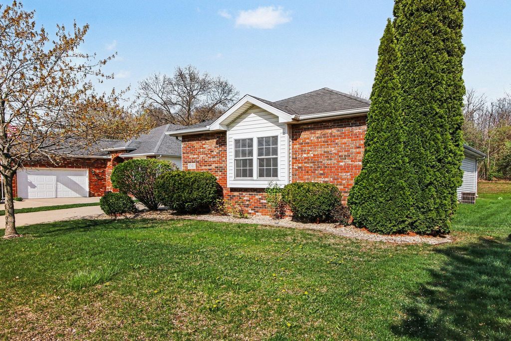 Photo of 1040 Stillwater Parkway, Crown Point, IN 46307 (MLS # 837998)