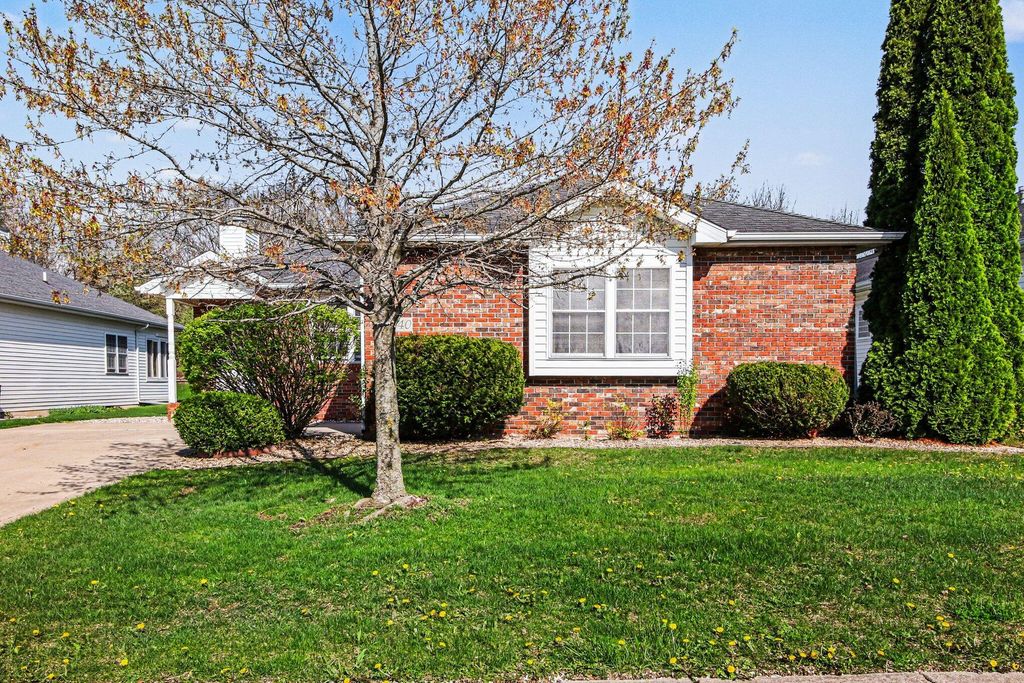 Photo of 1040 Stillwater Parkway, Crown Point, IN 46307 (MLS # 837998)