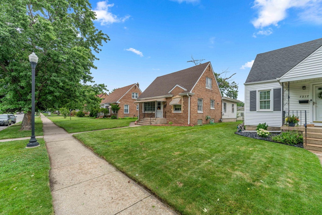 Photo of 7213 Tapper Avenue, Hammond, IN 46324 (MLS # 844875)