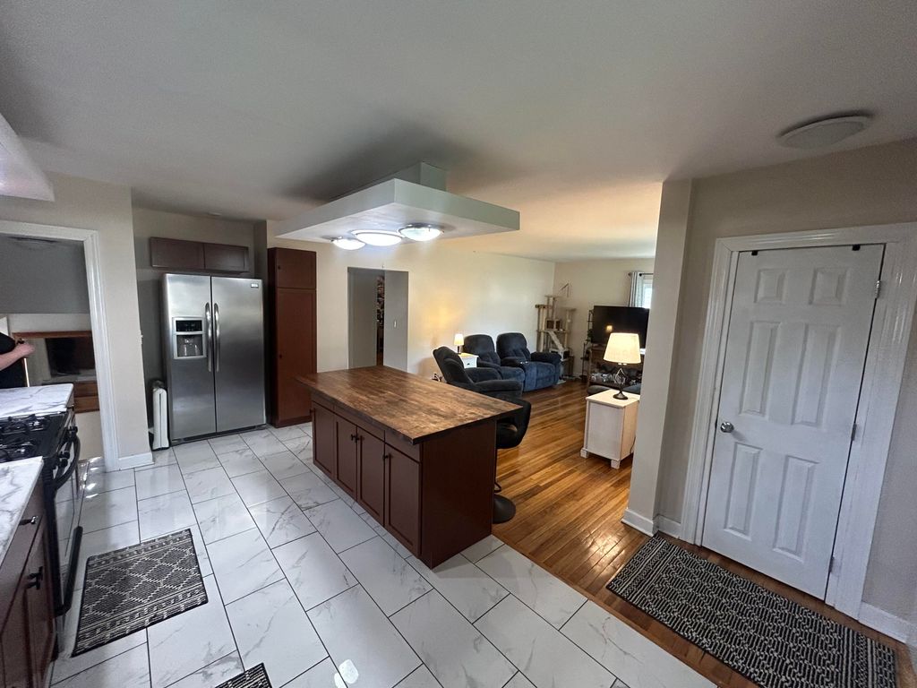 Photo of 526 N Colfax Street, Griffith, IN 46319 (MLS # 839860)