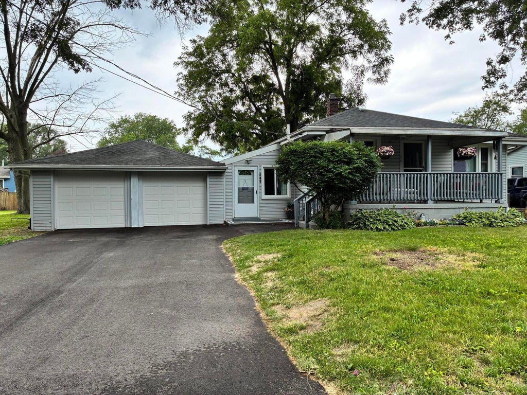 Photo of 526 N Colfax Street, Griffith, IN 46319 (MLS # 839860)