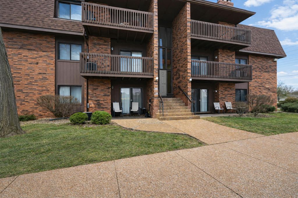 Photo of 2013 45th Street #101, Highland, IN 46322 (MLS # 832635)